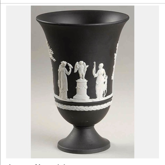 COPY - Wedgewood vase original made in 1972.